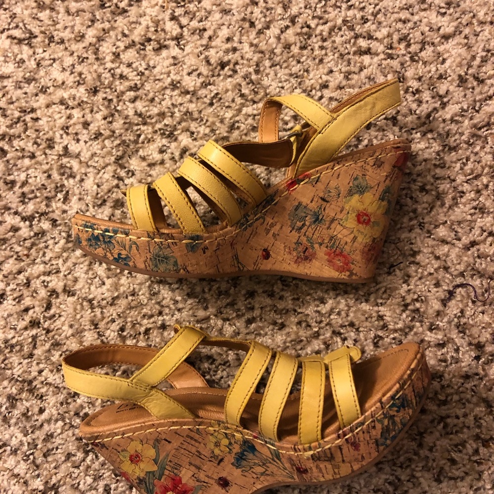Shoe - Picture 2 of 2